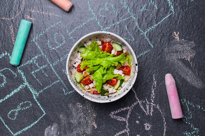 Овощной салат с цыпленком